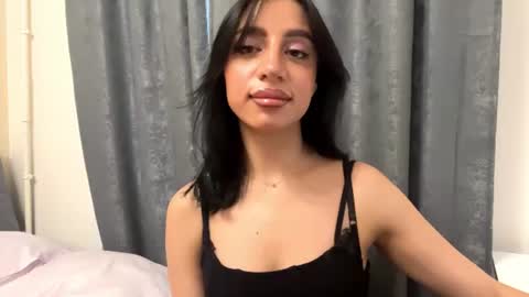 Snapshot of nadinevanni chatting on 06/13/26, 01:31 Leya online show from 06/13/26, 01:31