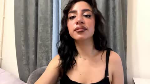 Snapshot of nadinevanni chatting on 07/04/26, 04:13 Leya online show from 07/04/26, 04:13