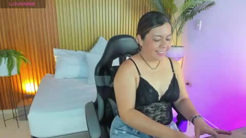 N A H I A online show from 04/28/26, 02:33