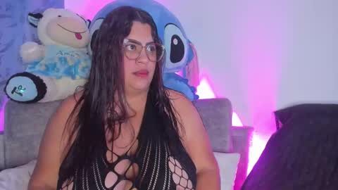 nahiaa233 online show from 09/11/25, 10:04