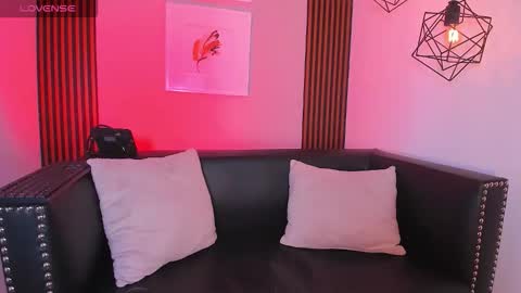 Nahia online show from 12/17/25, 01:17