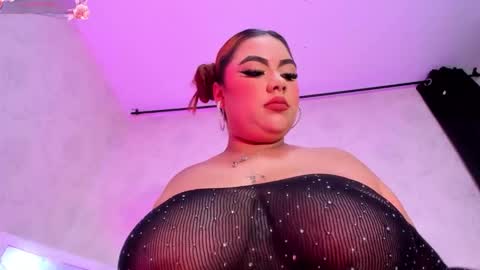 Snapshot of nahiara_lee_ chatting on 10/14/25, 12:17 Nahia online show from 10/14/25, 12:17