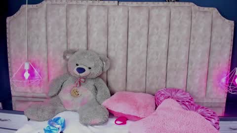 NahiaraReina  online show from 12/16/24, 02:16