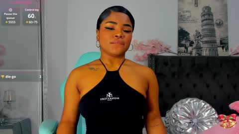 NahiaraReina  online show from 01/01/25, 01:48