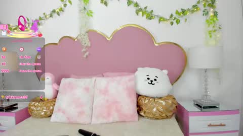 NahiaraReina  online show from 10/03/25, 02:14