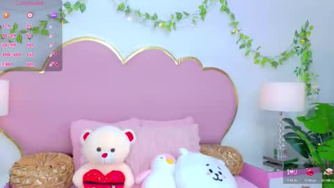 NahiaraReina  online show from 11/08/25, 02:28