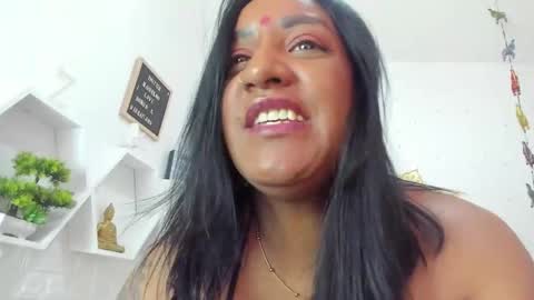 Snapshot of nahirr chatting on 02/23/25, 11:04 Nahirr online show from 02/23/25, 11:04