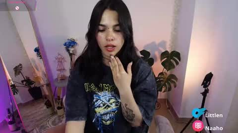 Snapshot of naho_4269 chatting on 09/17/25, 01:40 Naho  Sigueme en mis Redes Sociales Follow me on my social networks online show from 09/17/25, 01:40
