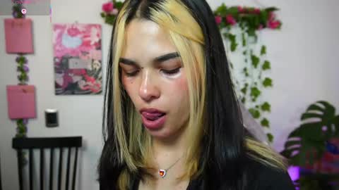 Snapshot of naho_4269 chatting on 05/06/26, 01:47 Naho Sigueme en mis Redes Sociales Follow me on my social networks online show from 05/06/26, 01:47