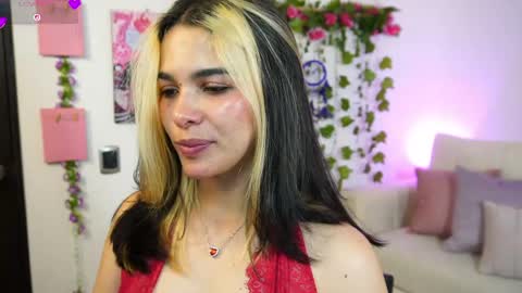 Snapshot of naho_4269 chatting on 05/19/26, 01:33 Naho Sigueme en mis Redes Sociales Follow me on my social networks online show from 05/19/26, 01:33