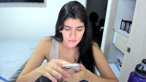 independent model online show from 11/28/25, 01:30