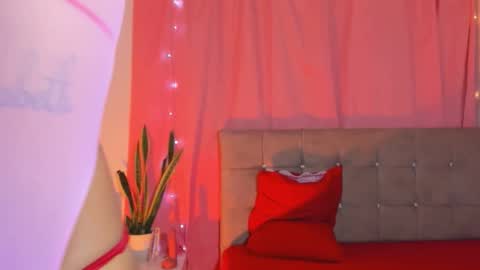  Naomi  online show from 11/14/25, 08:51