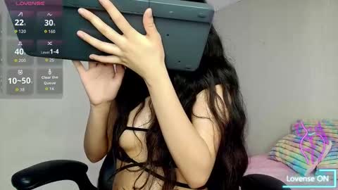 Snapshot of nahomi_blaze56eup chatting on 11/17/25, 09:31 valeria online show from 11/17/25, 09:31