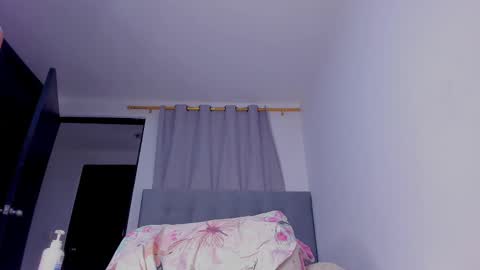 Snapshot of nahomi_miller_ chatting on 03/08/25, 12:20 Laura online show from 03/08/25, 12:20