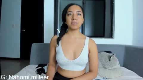 Snapshot of nahomi_miller_ chatting on 12/20/25, 11:34 Laura online show from 12/20/25, 11:34