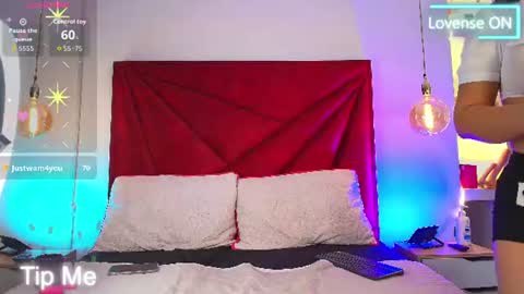 NahomiRoss online show from 06/19/26, 02:32