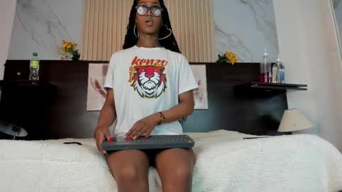 Snapshot of nahomy_james25 chatting on 09/28/25, 10:26 nahomy_james25 online show from 09/28/25, 10:26