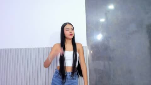 nahomy_park online show from 04/21/26, 11:49