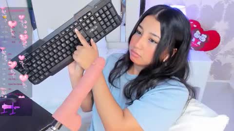 Nahomy Roberts online show from 11/12/25, 12:38