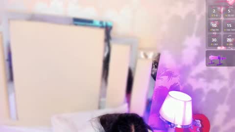 Nahomy Roberts online show from 11/24/25, 12:27