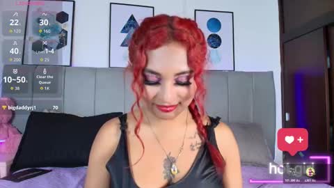 Snapshot of naia_cruz_ chatting on 11/06/25, 07:37 Naia online show from 11/06/25, 07:37