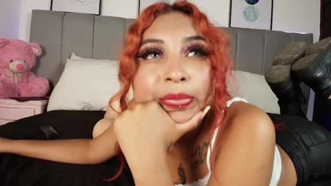 Snapshot of naia_cruz_ chatting on 11/26/25, 08:10 Naia online show from 11/26/25, 08:10