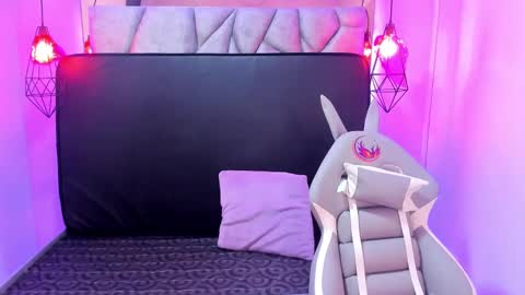 Snapshot of naia_karter chatting on 02/16/25, 10:32 online show from 02/16/25, 10:32