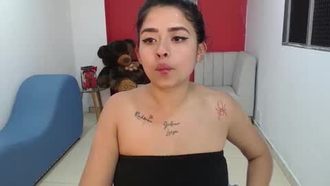 Snapshot of naia_sweetsex chatting on 10/23/25, 11:53 naia_sweetsex online show from 10/23/25, 11:53