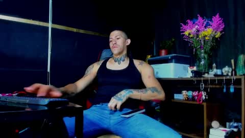naider_1 online show from 05/05/26, 04:31