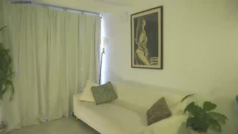 Snapshot of nailuj66 chatting on 02/27/26, 01:55 Lia online show from 02/27/26, 01:55