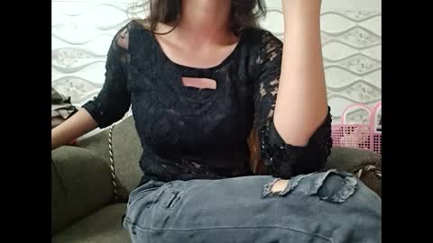 Snapshot of naina00123 chatting on 02/23/25, 10:39 Naina online show from 02/23/25, 10:39