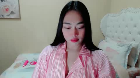 Snapshot of nairobi_fuckdoll chatting on 12/12/24, 12:44 Kate online show from 12/12/24, 12:44