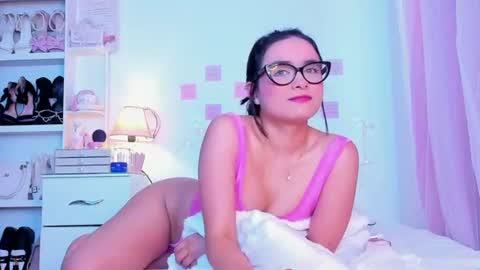 Snapshot of naissha chatting on 06/19/26, 02:10 Naissha online show from 06/19/26, 02:10