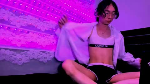 Snapshot of najimi_uwu chatting on 10/20/25, 02:17 NAJI online show from 10/20/25, 02:17