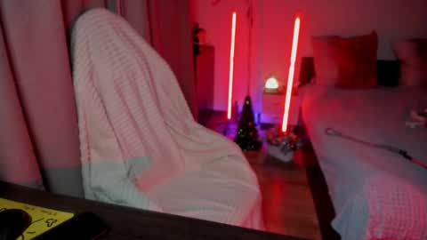 Snapshot of naked_psychologist chatting on 12/31/24, 04:14 Asy no face  online show from 12/31/24, 04:14