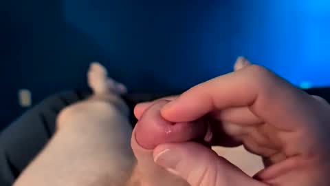 Snapshot of naked_slut86 chatting on 12/20/25, 03:19 Naked slut online show from 12/20/25, 03:19