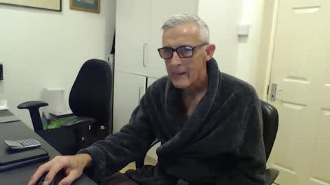 Snapshot of nakedcarpenteruk chatting on 12/20/25, 02:24 nakedcarpenteruk online show from 12/20/25, 02:24