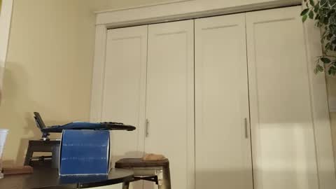 Snapshot of nakeddrewsea chatting on 02/02/25, 01:41 Drew from Seattle online show from 02/02/25, 01:41