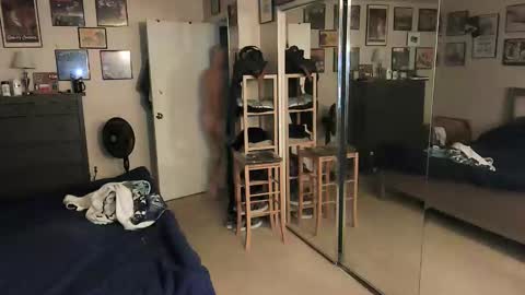 Snapshot of nakedmonkey chatting on 12/19/25, 01:34 nakedmonkey online show from 12/19/25, 01:34