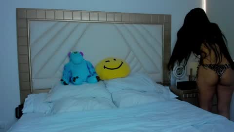 Snapshot of nalah_gomez_ chatting on 01/03/25, 02:30 Nalah online show from 01/03/25, 02:30