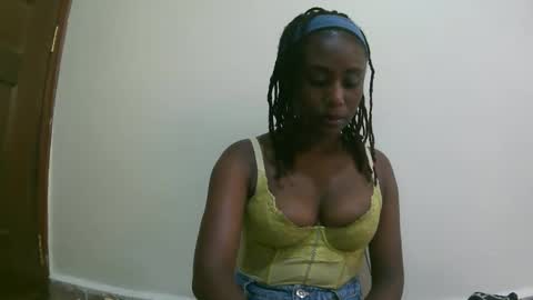 nana2095 online show from 10/18/25, 10:38