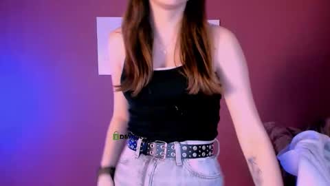 Snapshot of nana_shy_ chatting on 12/19/25, 01:23 nana_shy_ online show from 12/19/25, 01:23