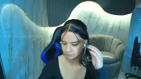 Snapshot of nanncy_r_ chatting on 10/10/25, 01:15 Nancy online show from 10/10/25, 01:15