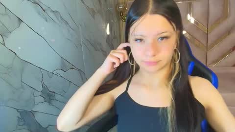 Snapshot of nanncy_r_ chatting on 10/12/25, 12:48 Nancy online show from 10/12/25, 12:48