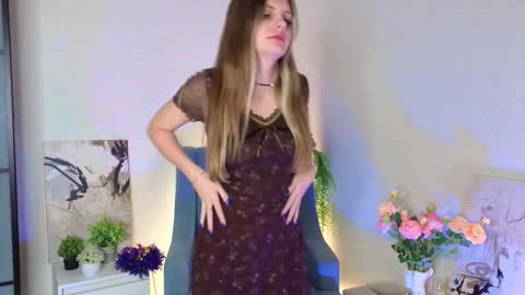 Snapshot of nannieenter chatting on 10/22/25, 08:14 Marina online show from 10/22/25, 08:14