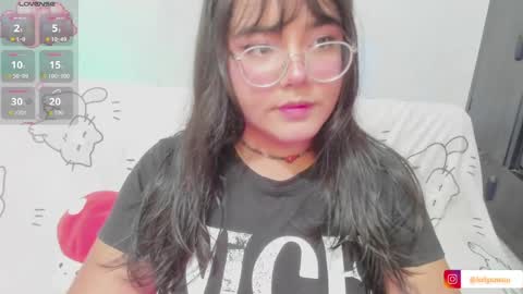 Snapshot of naoko_uwu chatting on 04/11/26, 01:21 Naoko online show from 04/11/26, 01:21