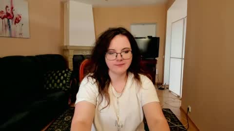 Snapshot of naomi_di chatting on 06/15/26, 01:24 naomi_di online show from 06/15/26, 01:24