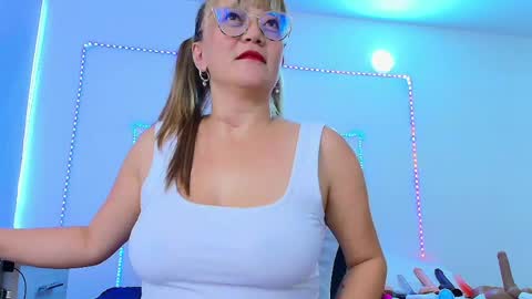 Snapshot of naomi_diamond_ chatting on 05/30/26, 11:18 Naomi online show from 05/30/26, 11:18