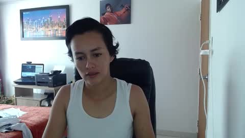 Snapshot of naomi_l0ve chatting on 11/25/25, 01:33 Lucy online show from 11/25/25, 01:33