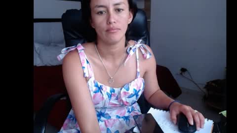 Snapshot of naomi_l0ve chatting on 04/06/26, 04:08 Lucy online show from 04/06/26, 04:08